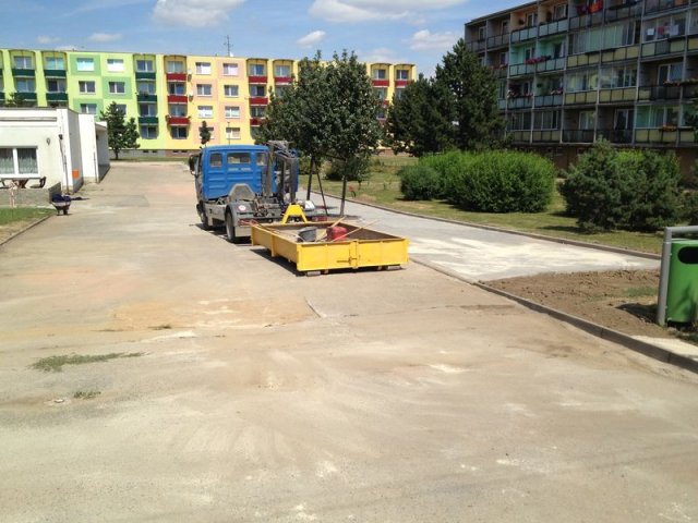 Hrušovany-odstavná stání-zámková dlažba