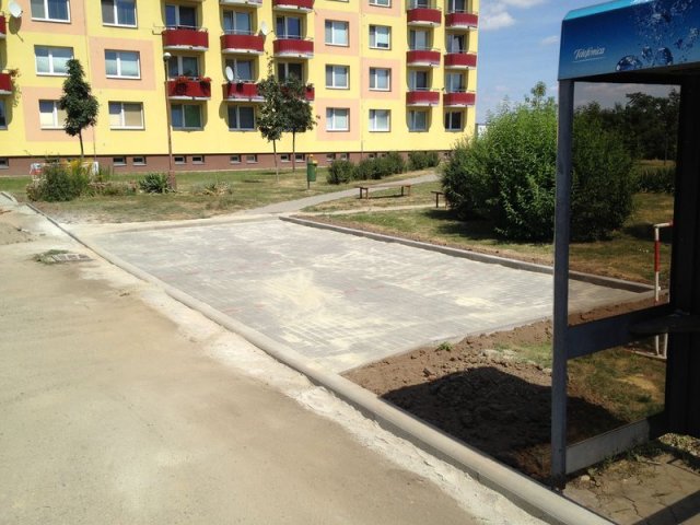 Hrušovany-odstavná stání-zámková dlažba
