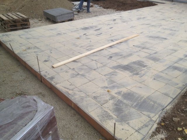 MŠ Kárníkova-zámková dlažba