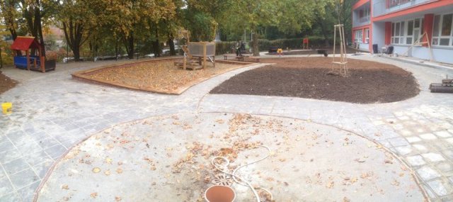 MŠ Kárníkova-zámková dlažba