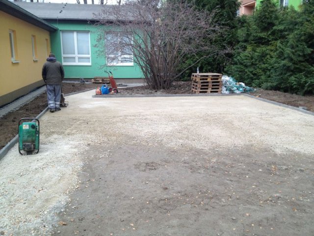 MŠ Koperníkova-zámková dlažba