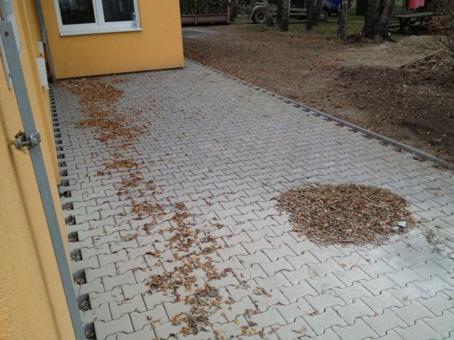 MŠ Koperníkova-zámková dlažba