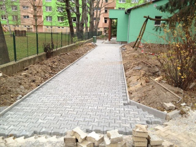 MŠ Koperníkova-zámková dlažba