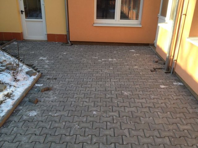 MŠ Koperníkova-zámková dlažba