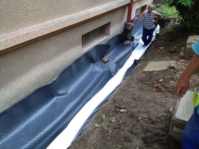 Šumavská-okapový chodník