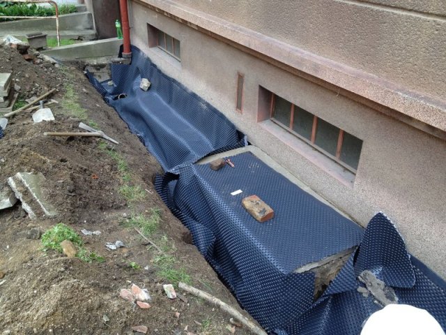 Šumavská-okapový chodník